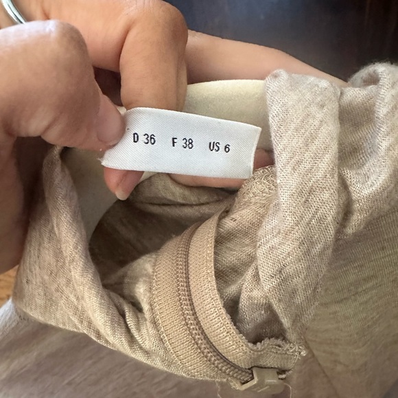 AKRIS Long Sleeve Turtle Neck Top. US 6 - Picture 3 of 5